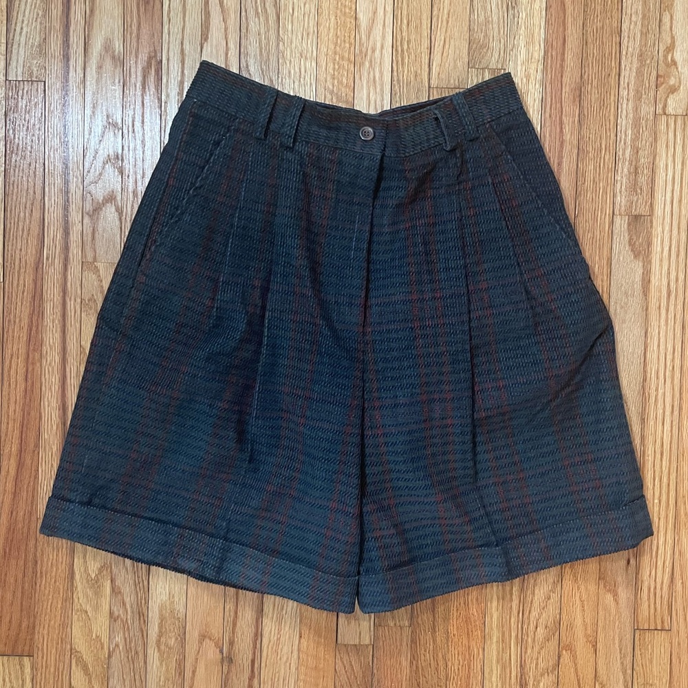 Vintage High Waist Women's Pleated Plaid Shorts - Black with Brown/Red Accent